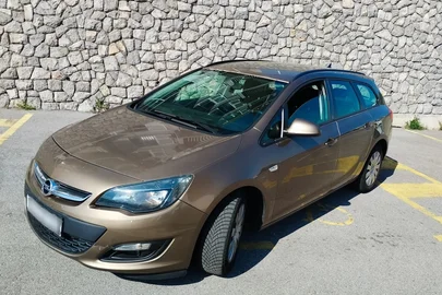 2014' Opel Astra Karavan