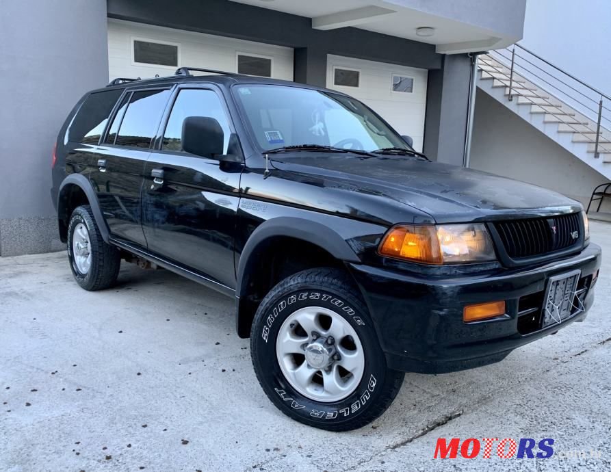 1998' Mitsubishi Pajero photo #1
