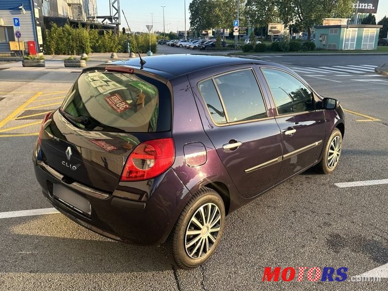 2008' Renault Clio 1,5 Dci photo #3