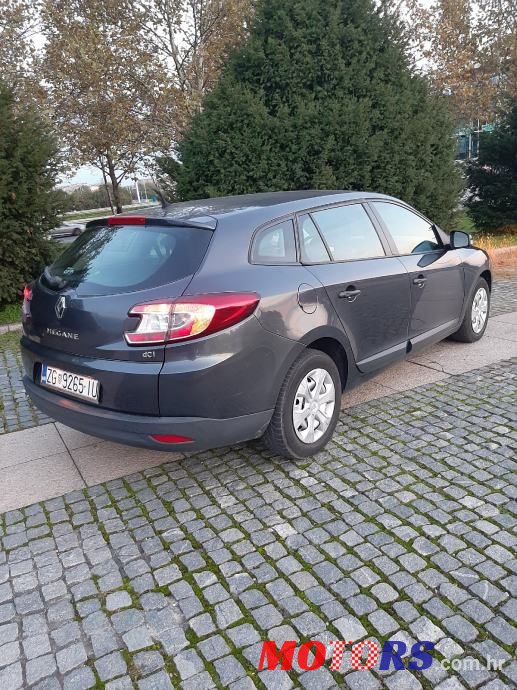 2010' Renault Megane Grandtour photo #3