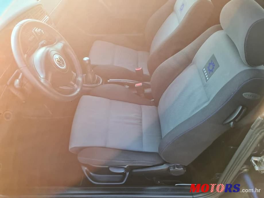 2001' Volkswagen Golf 4 2,0 photo #4