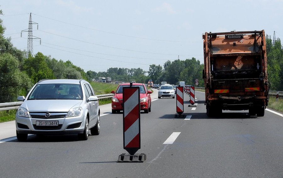 Upozorili vozače: Na zagrebačkoj obilaznici kolona hodočasnika