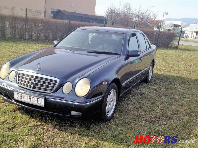 2001' Mercedes-Benz E-Klasa 220 photo #1