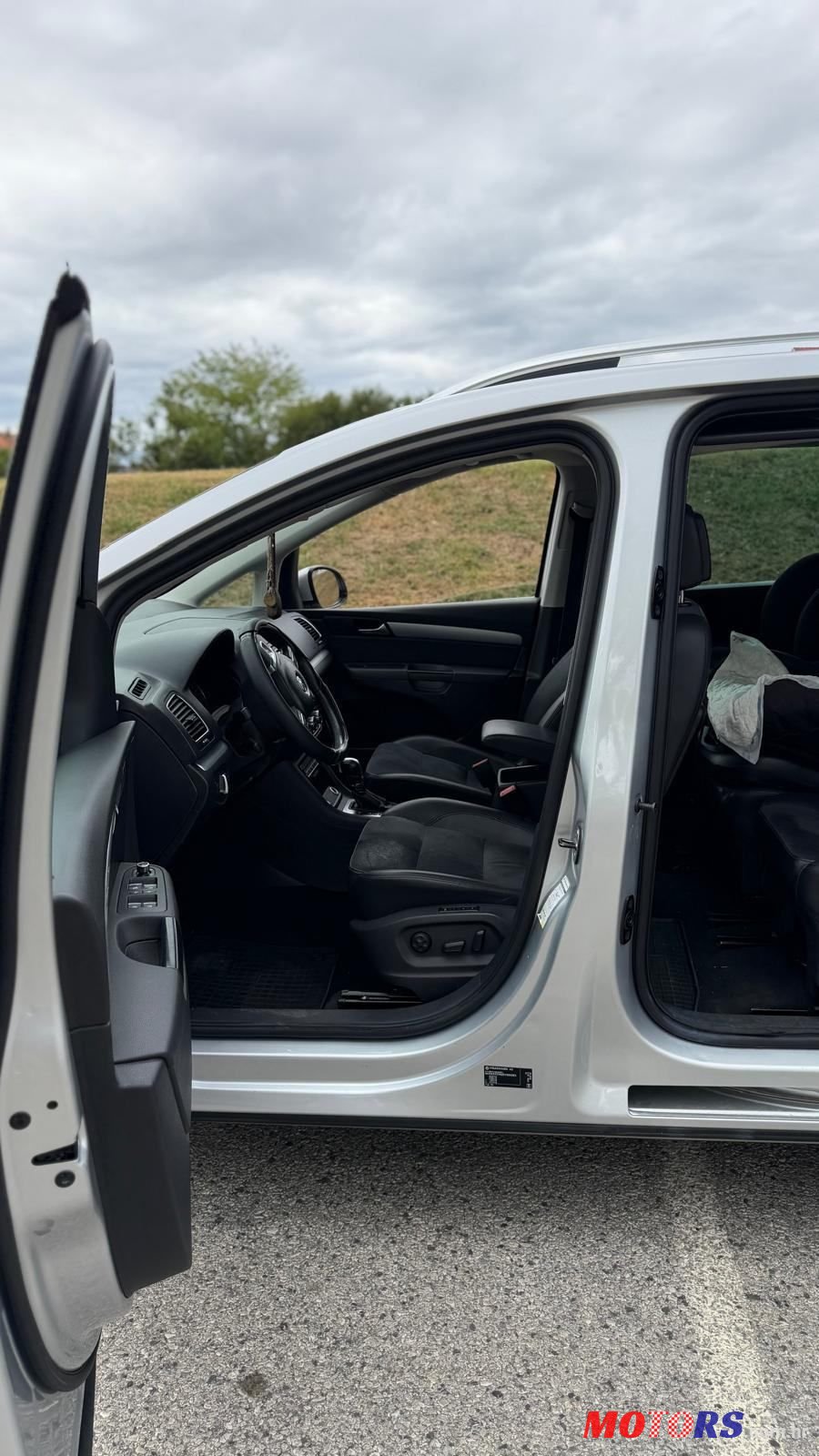 2013' Volkswagen Sharan 2,0 Tdi Bmt photo #3