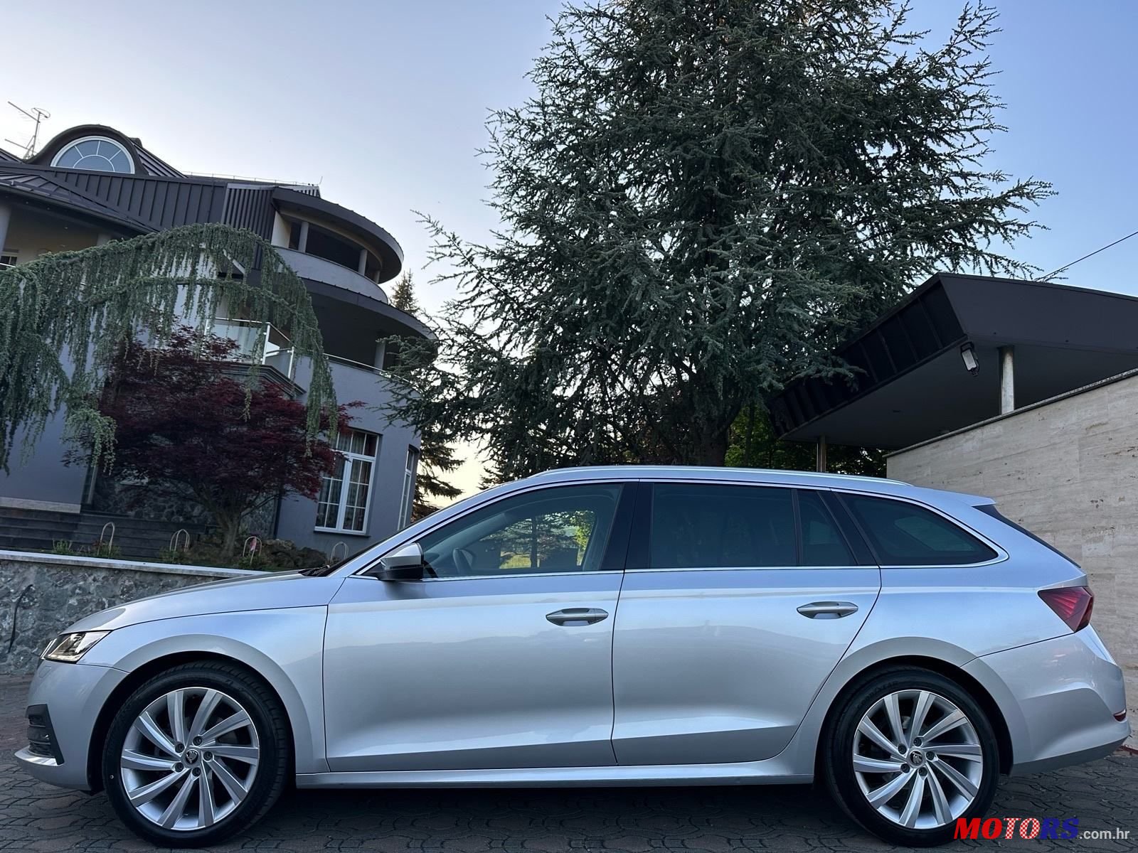 2020' Skoda Octavia Combi photo #3