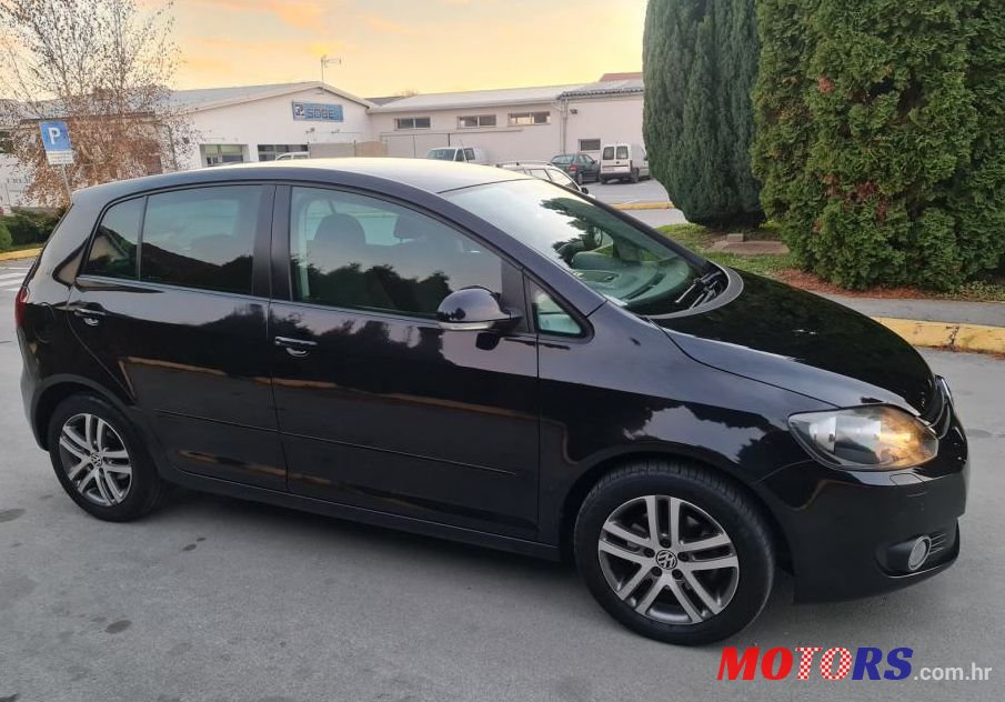 2010' Volkswagen Golf Plus 1,6 Tdi photo #2
