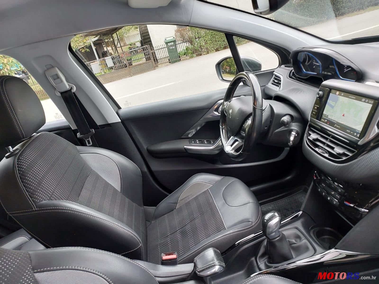 2017' Peugeot 2008 1,6 Bluehdi photo #4