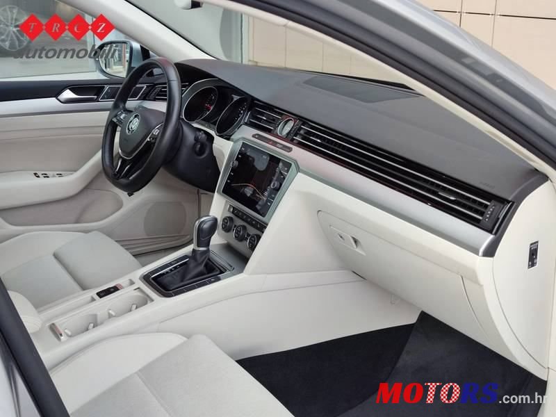 2018' Volkswagen Passat photo #5