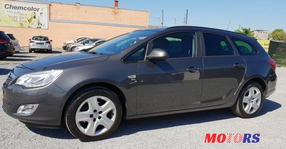 2011' Opel Astra Karavan photo #1