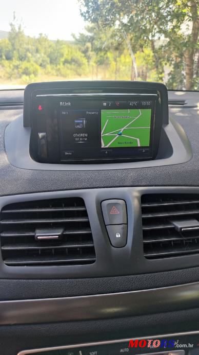 2014' Renault Megane Grandtour photo #2