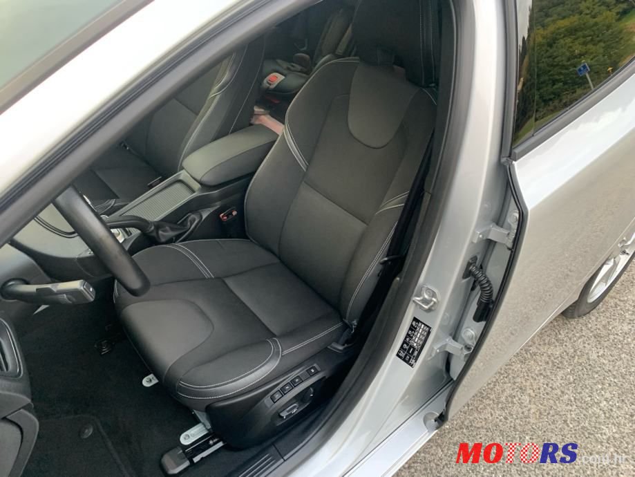 2016' Volvo V40 D3 photo #6