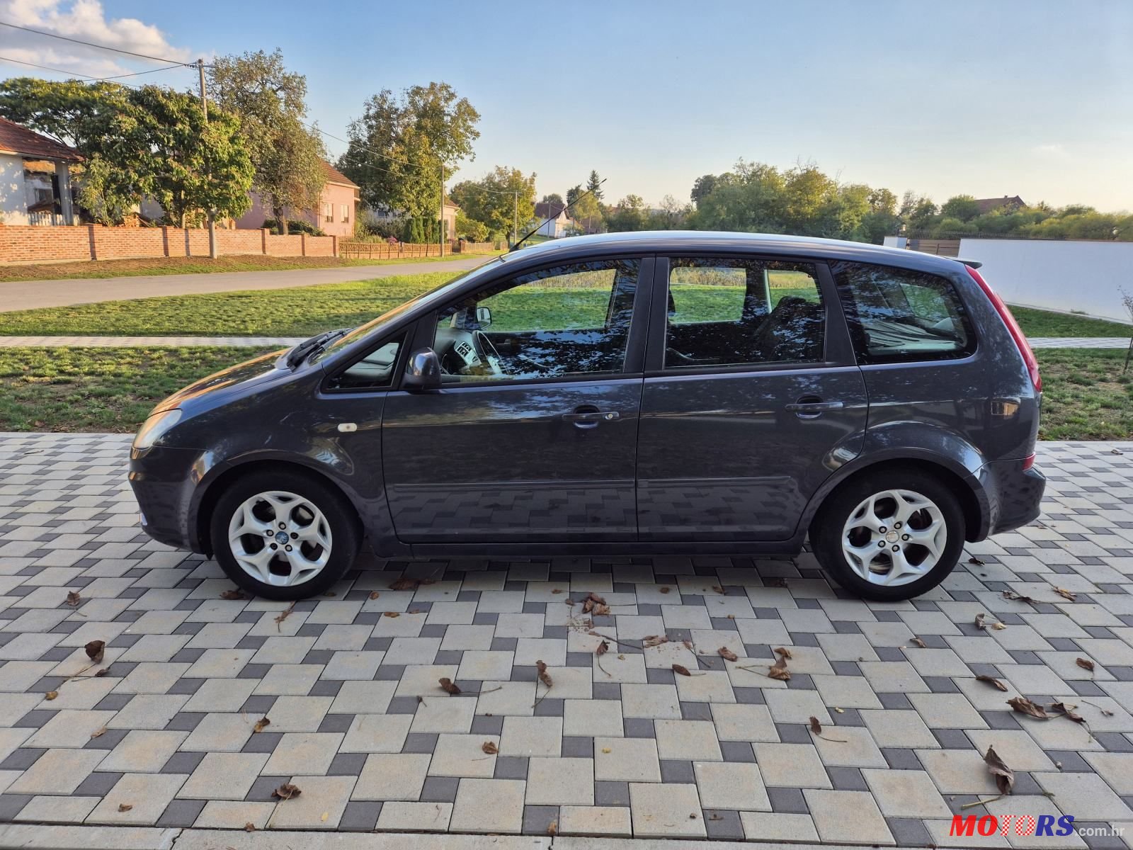 2010' Ford C-MAX photo #3