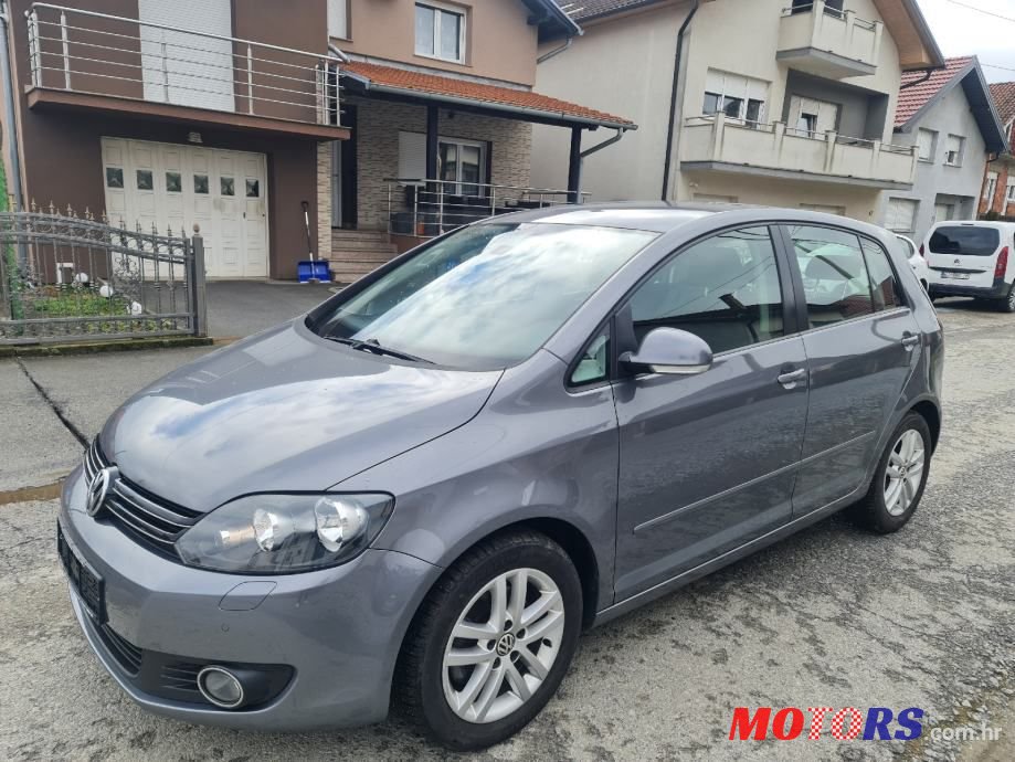 2012' Volkswagen Golf Plus photo #3