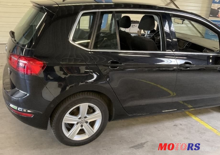 2015' Volkswagen Golf 1.6 Tdi photo #3