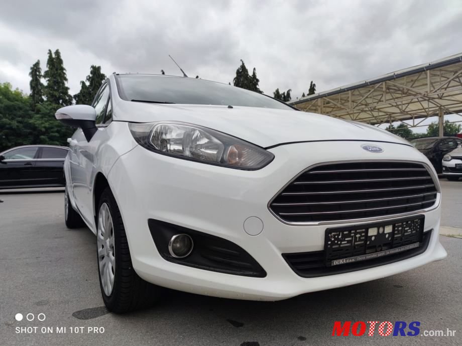 2015' Ford Fiesta photo #2