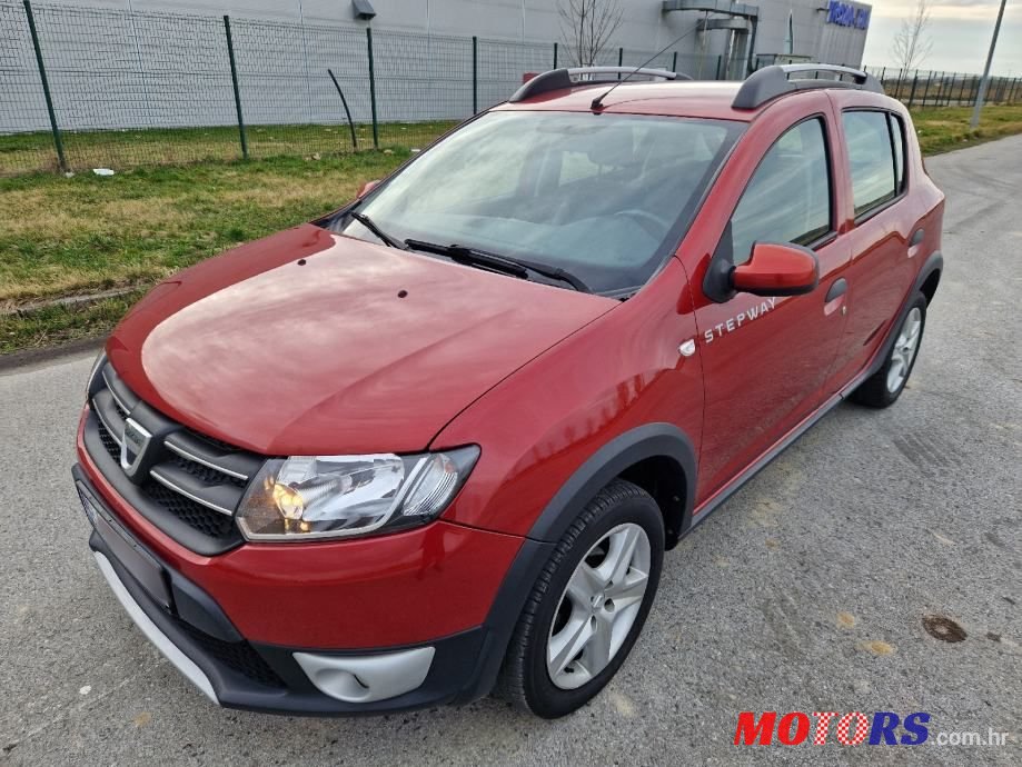 2013' Dacia Sandero photo #3