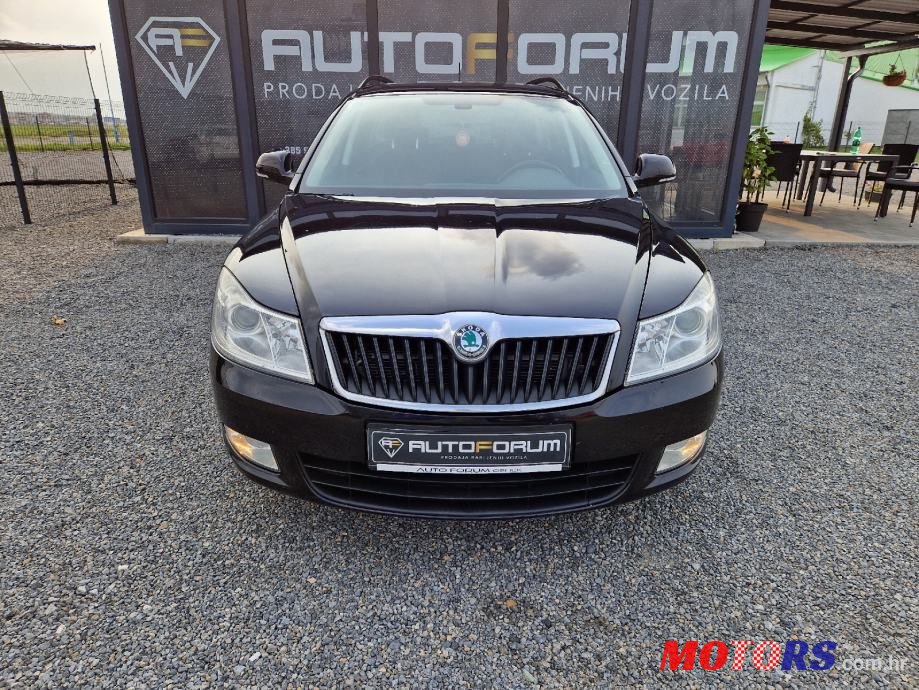 2011' Skoda Octavia Combi photo #2