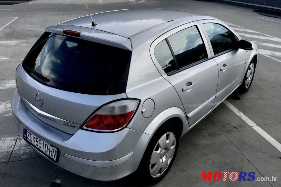 2006' Opel Astra 1,7 Cdti photo #1