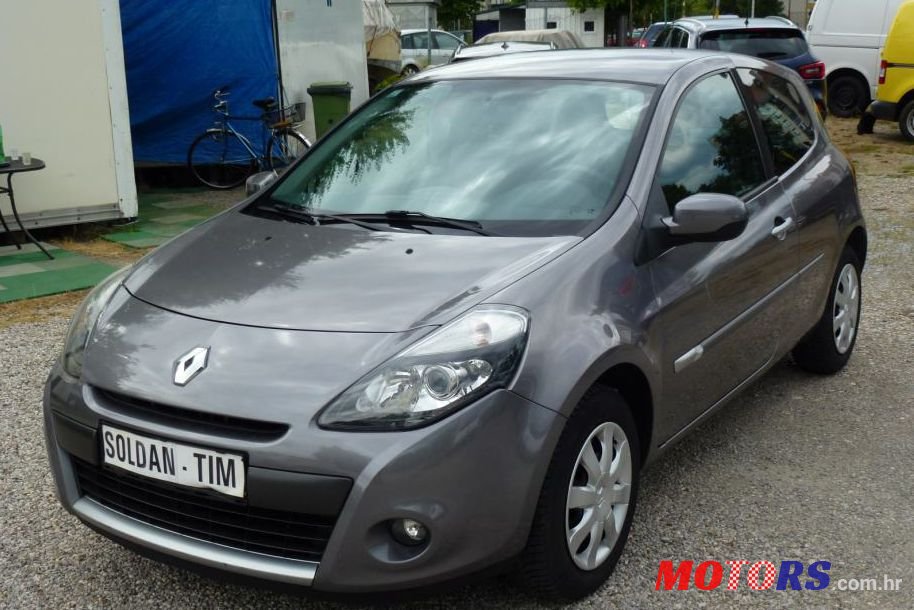 2010' Renault Clio 1,5 Dci photo #1