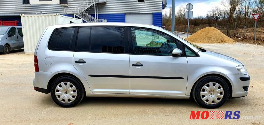 2009' Volkswagen Touran 1,9 Tdi photo #4