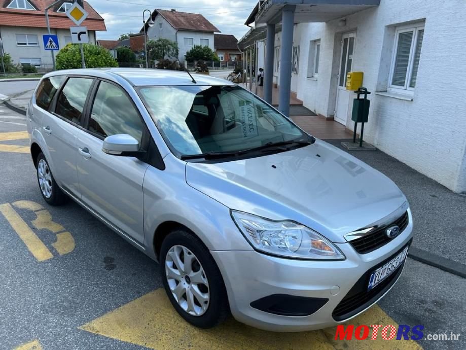 2010' Ford Focus Karavan photo #2