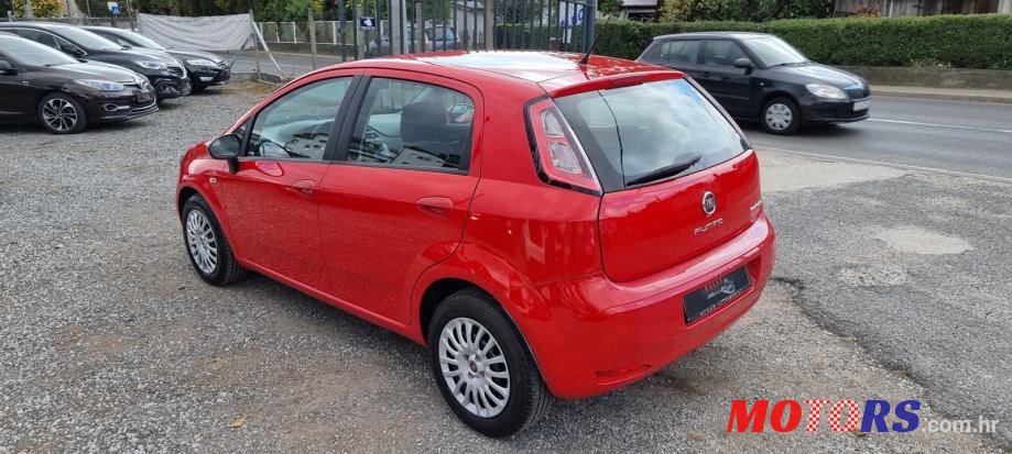 2014' Fiat Punto Evo photo #5