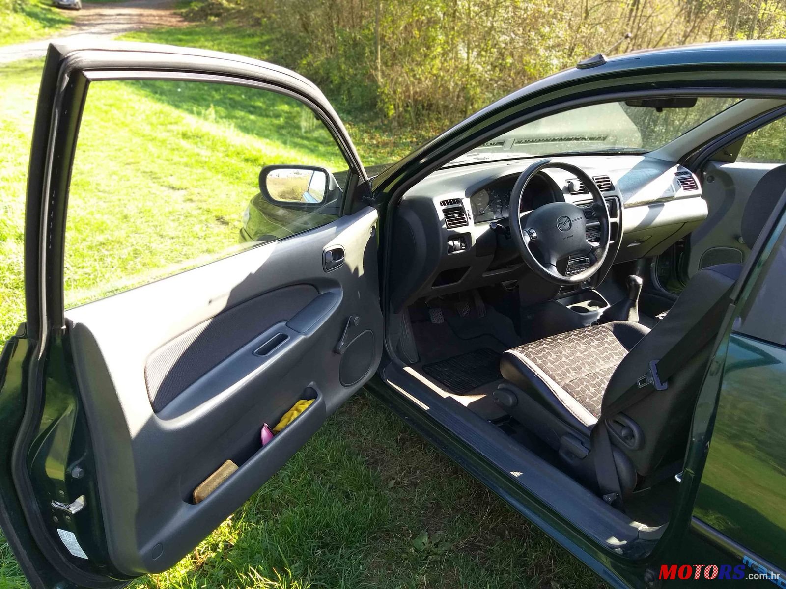 1999' Mazda 323 P photo #3