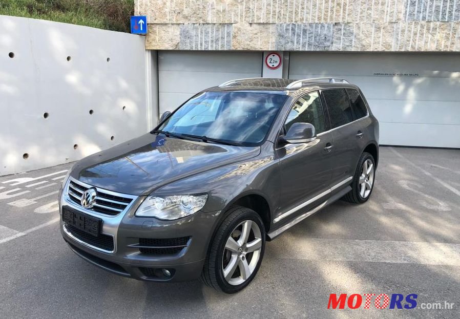 2008' Volkswagen Touareg 3,0 V6 Tdi photo #1