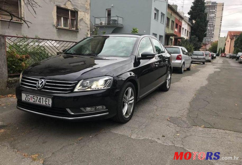 2011' Volkswagen Passat photo #1