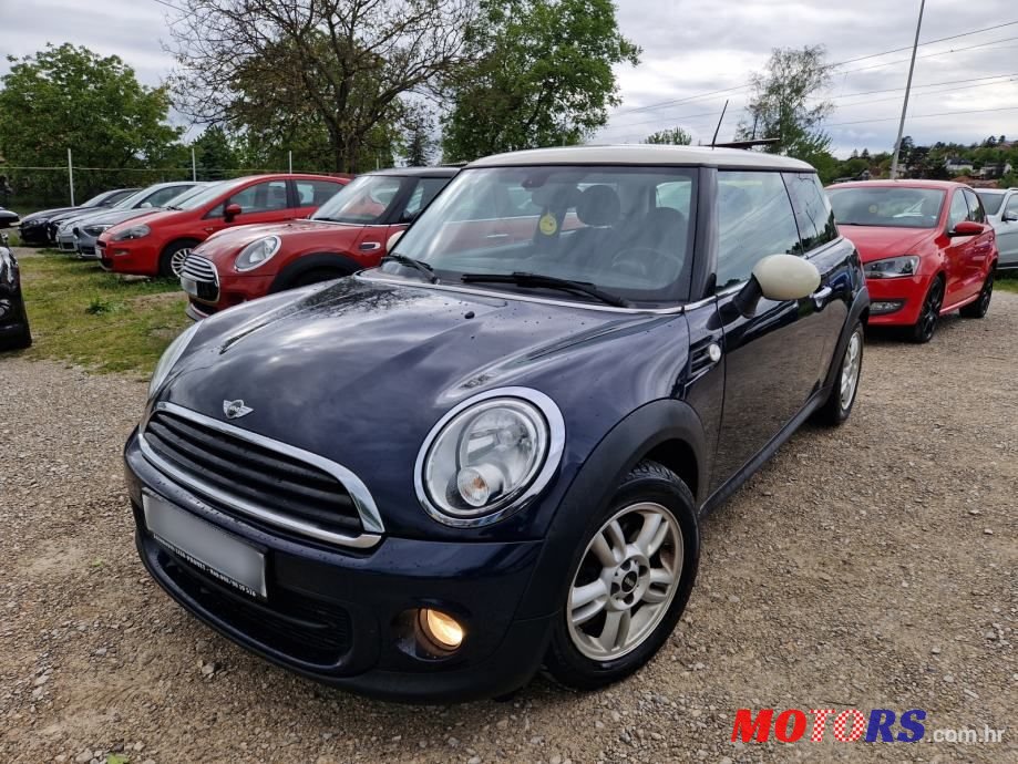 2013' MINI Cooper D photo #1