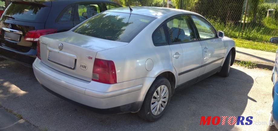 2004' Volkswagen Passat 1,9 Tdi photo #1