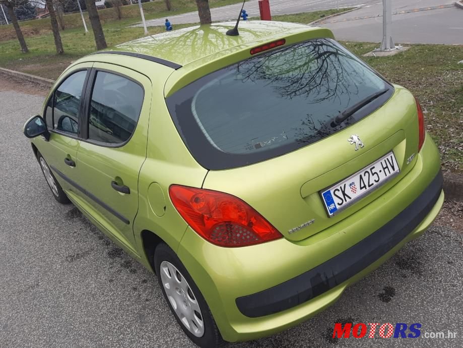 2007' Peugeot 207 photo #2