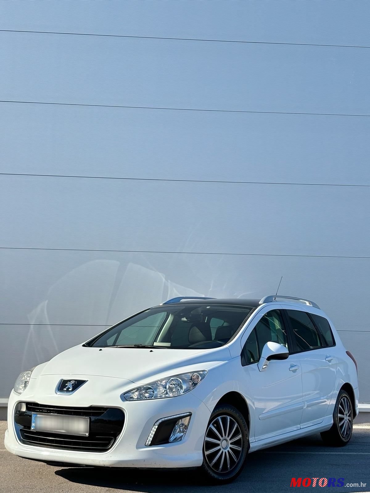 2013' Peugeot 308 Sw photo #1