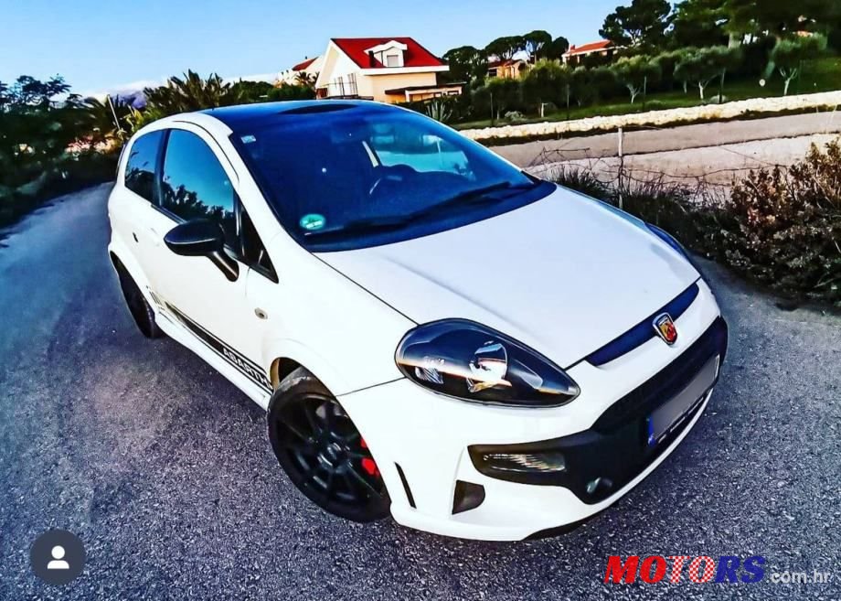 2010' Abarth Grande Punto Punto Evo photo #3