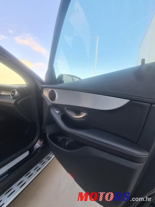 2016' Mercedes-Benz GLC 220 D photo #5