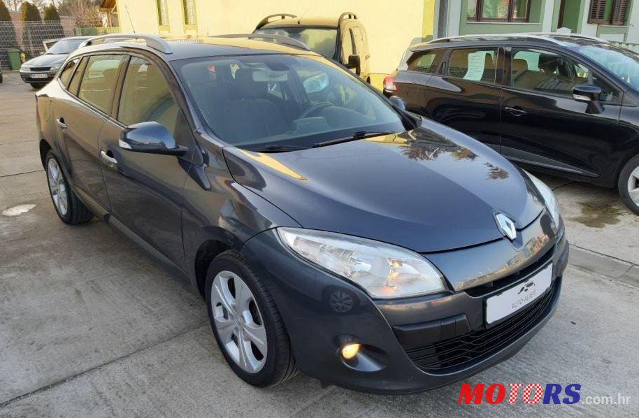 2010' Renault Megane Grandtour photo #1