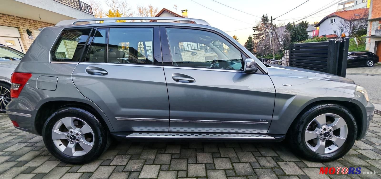 2009' Mercedes-Benz GLK 220 Cdi 4Matic photo #2