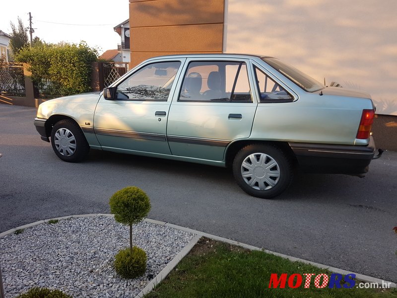1991' Opel Kadett E photo #1