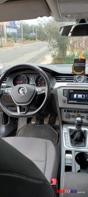 2015' Volkswagen Passat photo #2