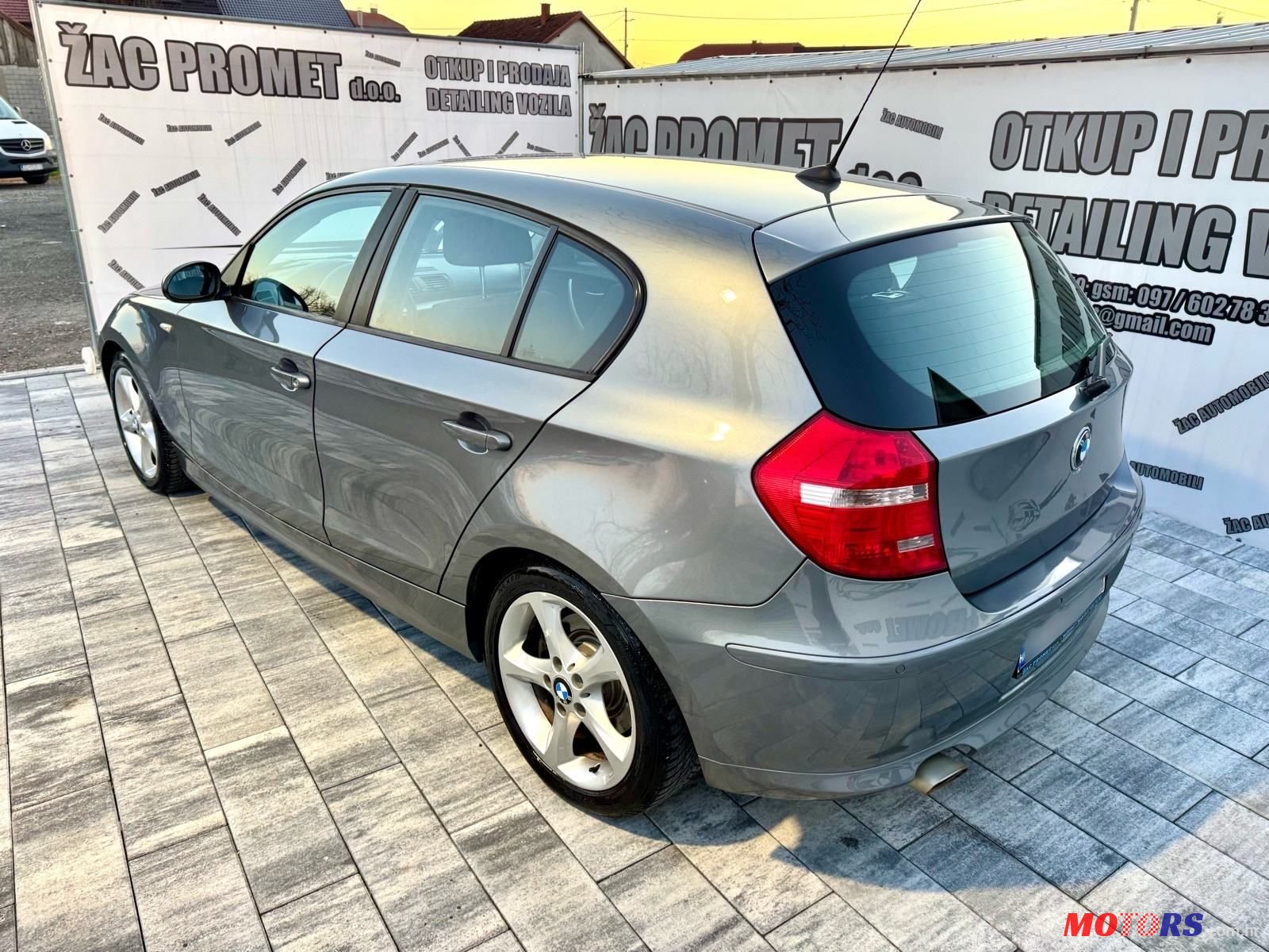 2009' BMW Serija 1 118D photo #2