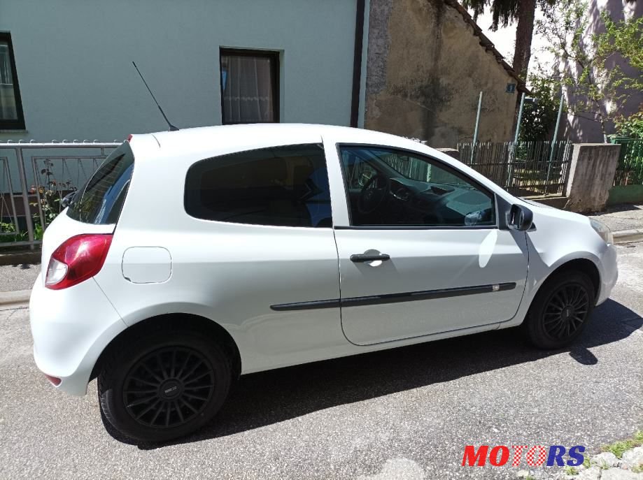 2010' Renault Clio 1,5 Dci photo #6