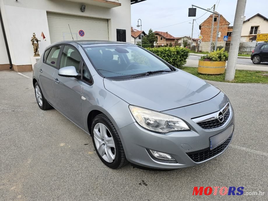 2011' Opel Astra 1,7 Cdti photo #1