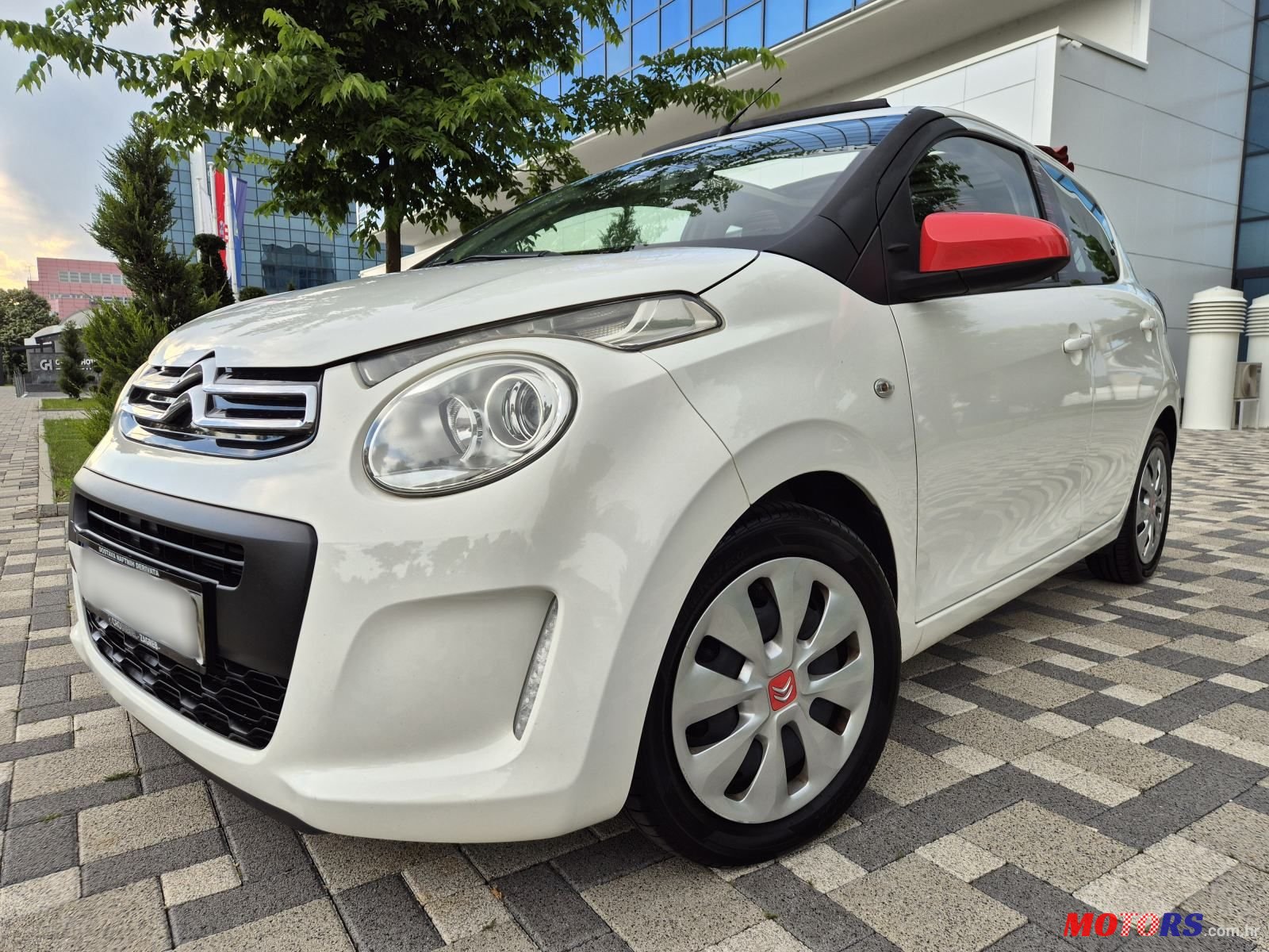 2015' Citroen C1 1,2 82 photo #3