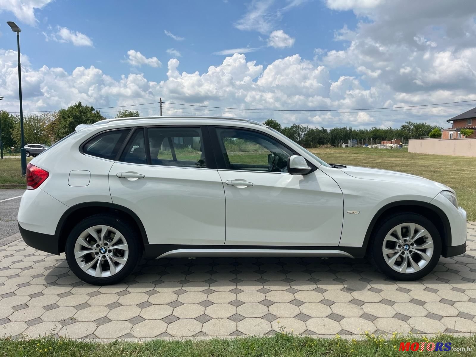 2011' BMW X1 Xdrive23D photo #2