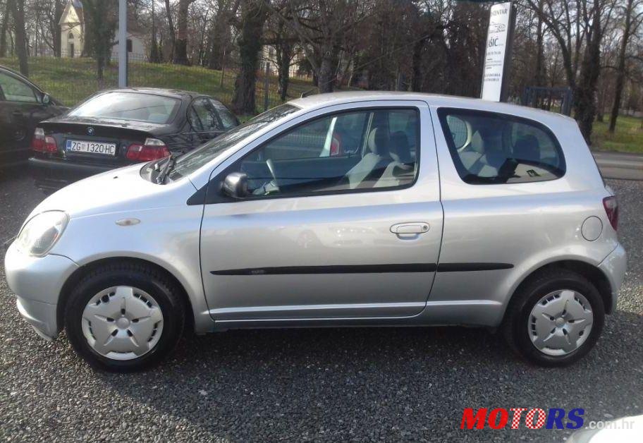 2002' Toyota Yaris 1,0 Vvt-I photo #1