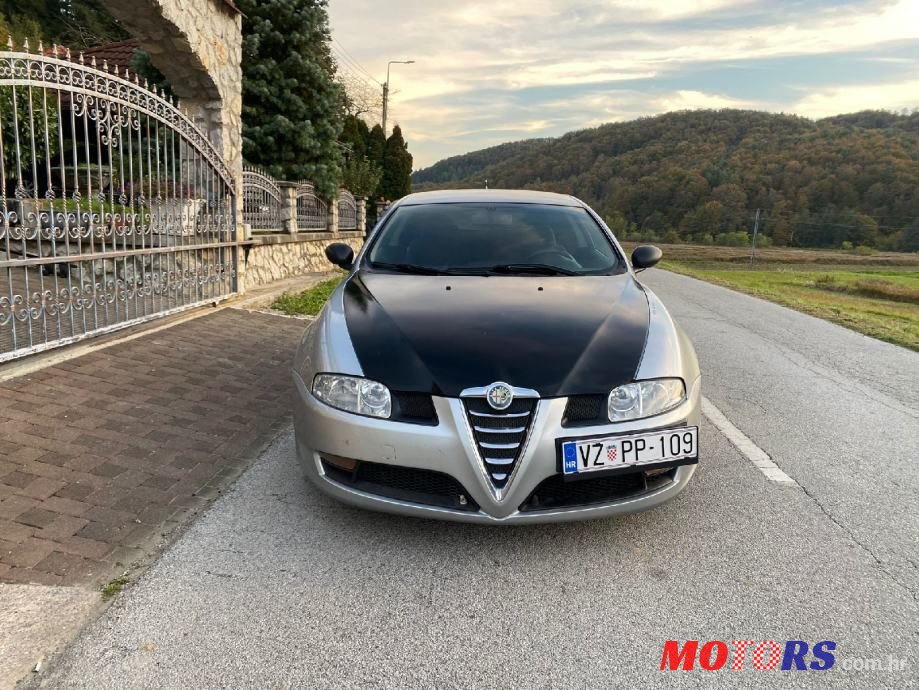 2005' Alfa Romeo GT photo #1