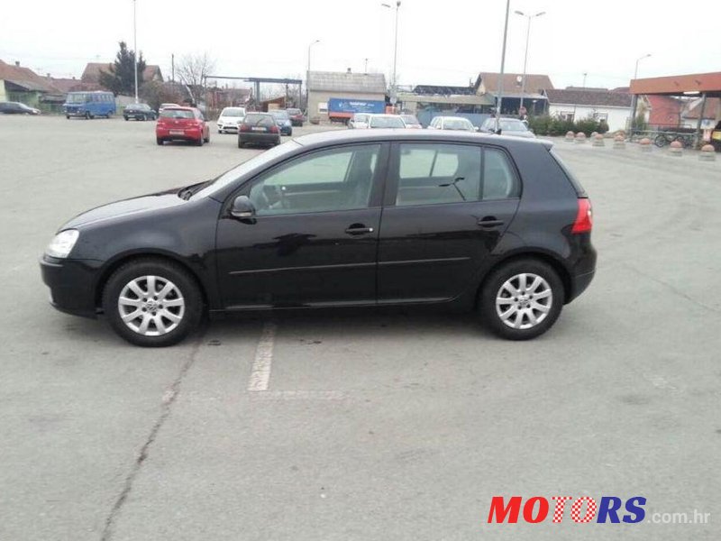 2007' Volkswagen Golf V 1,6 photo #2