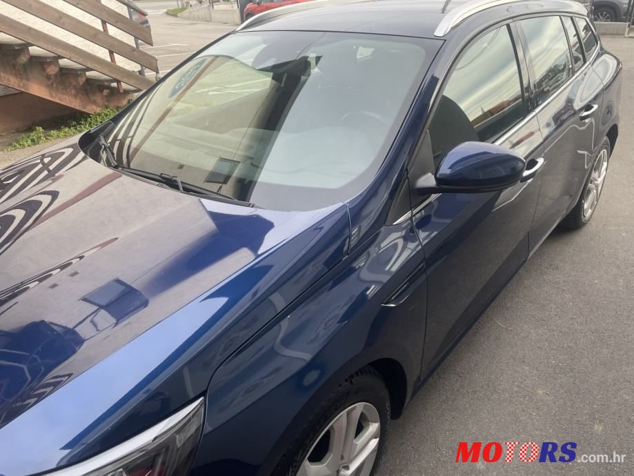 2019' Renault Megane Grandtour photo #2