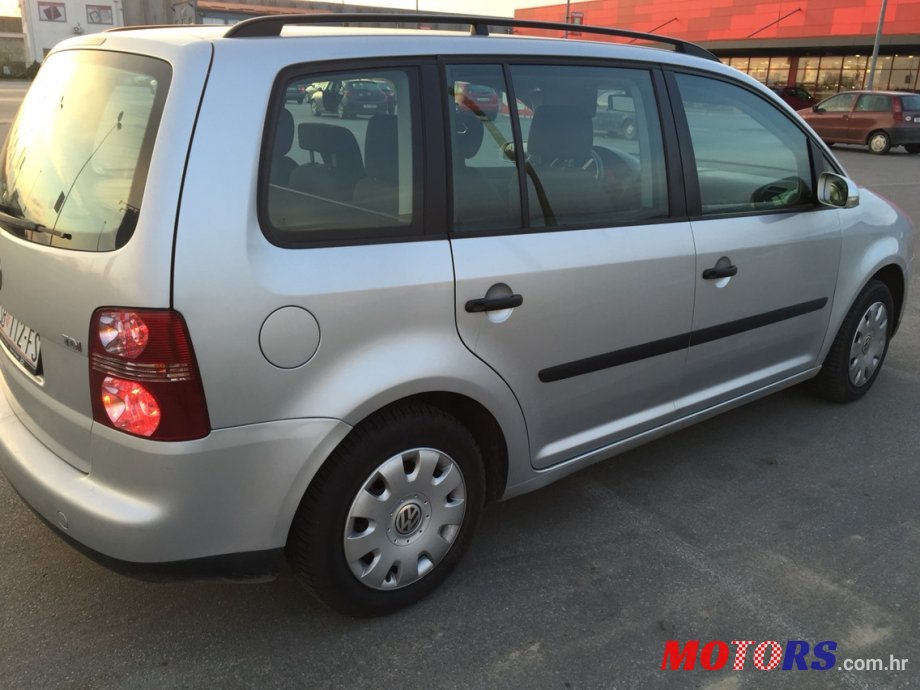 2003' Volkswagen Touran photo #1