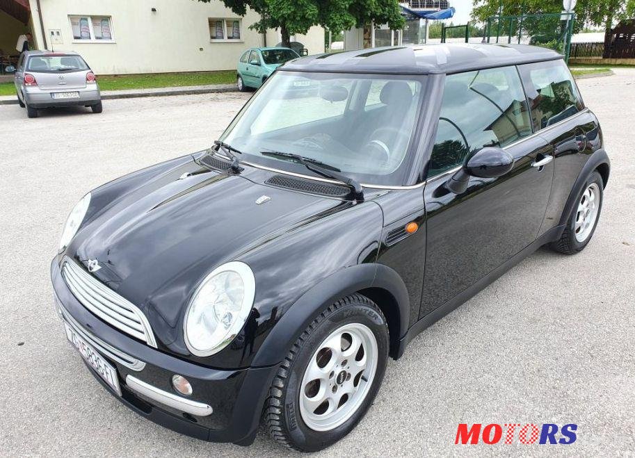 2004' MINI Cooper Mini One photo #1